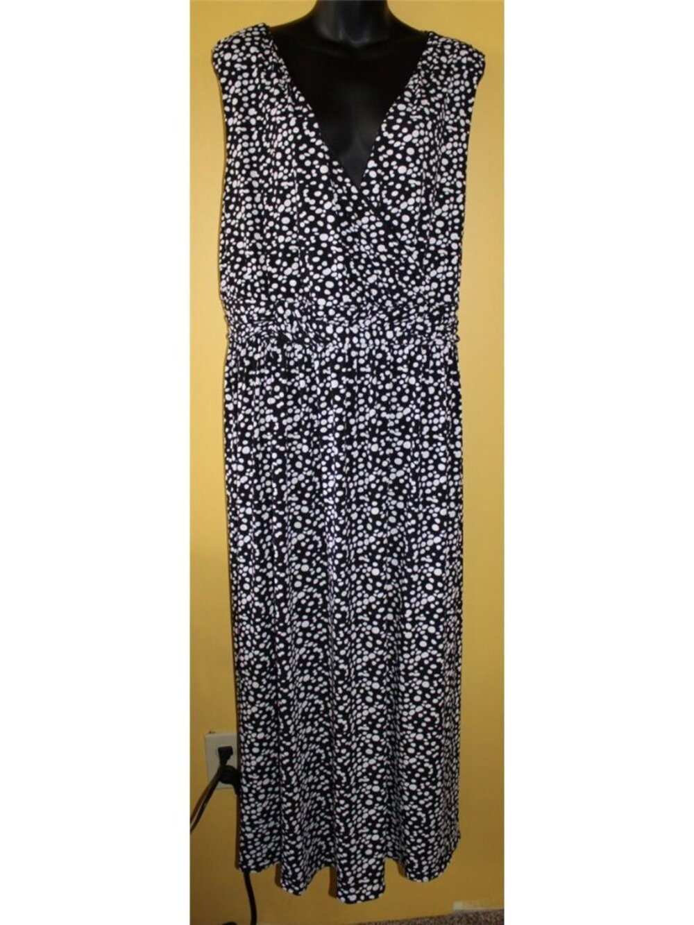 CJ Banks 22W Surplice V Neck Black White 3x Dress Calf Length Summer